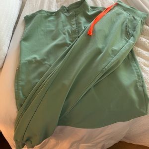 Figs: Rafael Top & Joggers Slate